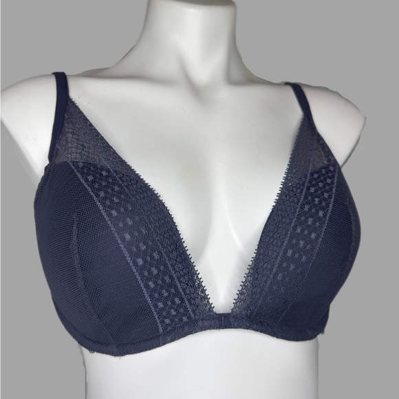 Victorias Secret Curvy Smooth Dusty Lavender Lace Plunge Bra 38C - Picture 1 of 6
